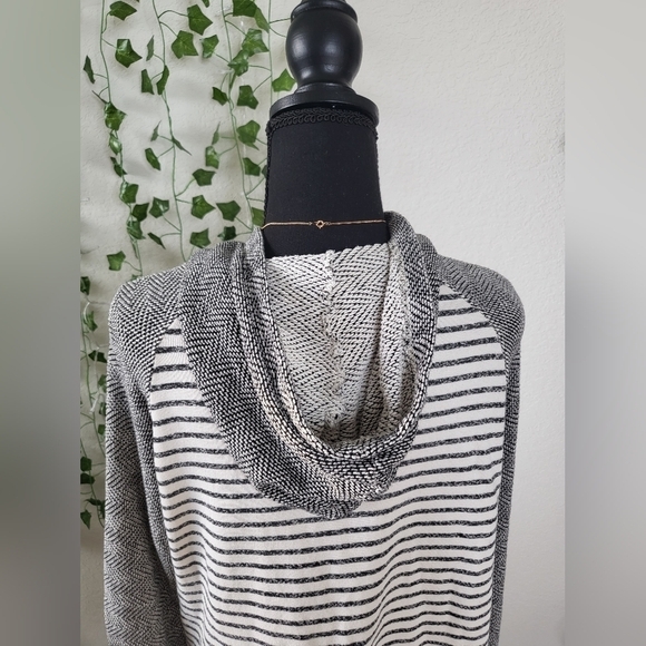 Splendid Cotton Blend Tie Neck Lace Up Textured Contrast Pullover Hoodie - Picture 8 of 11